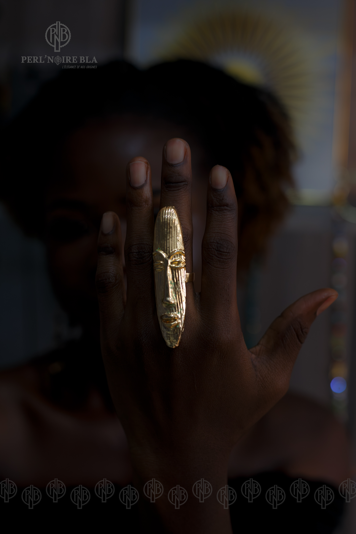 LONGUE BAGUE MOTIF MASQUE